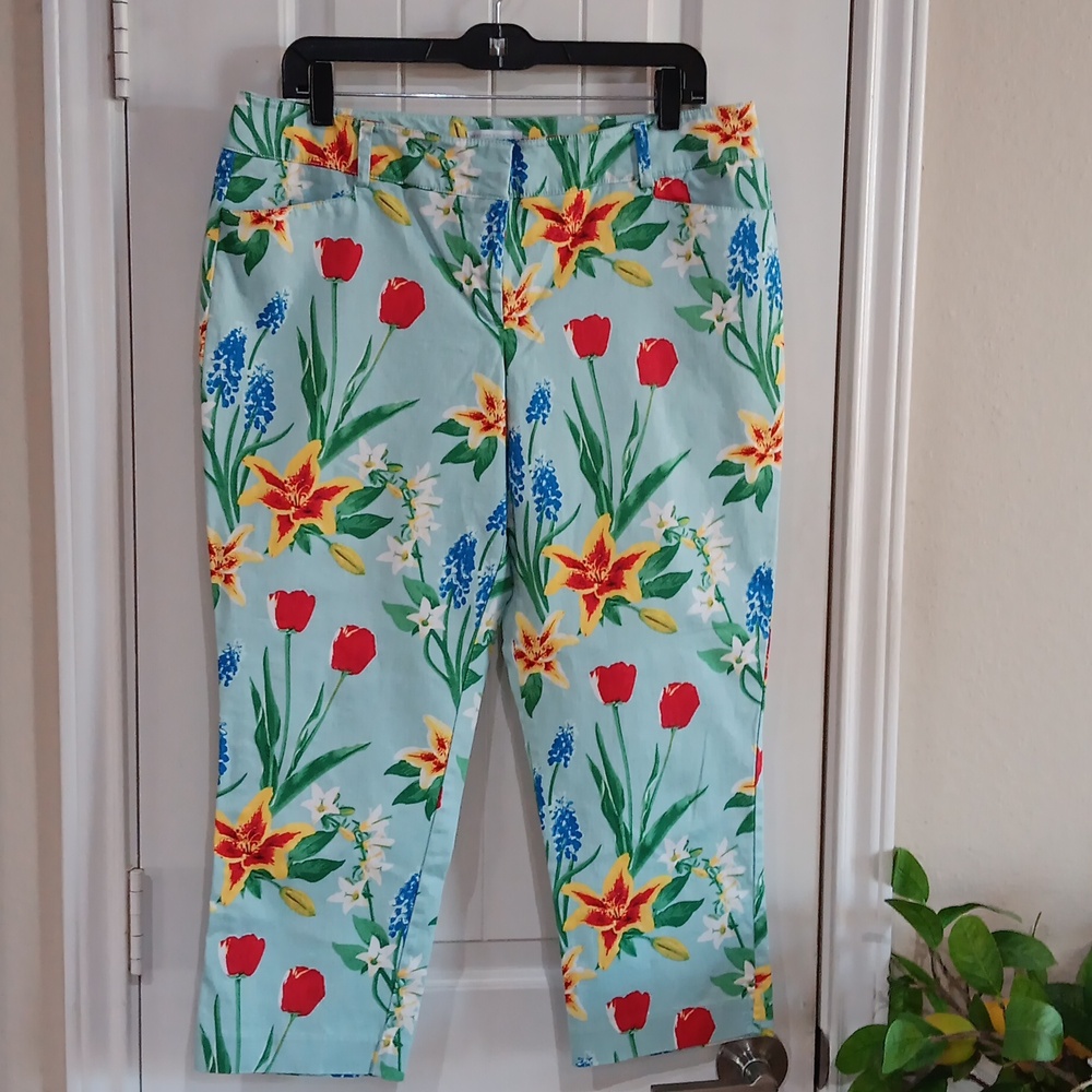 NY&Co 7th Avenue Design Studio Floral Capri Pants Aqua Blue Botanical Size 12